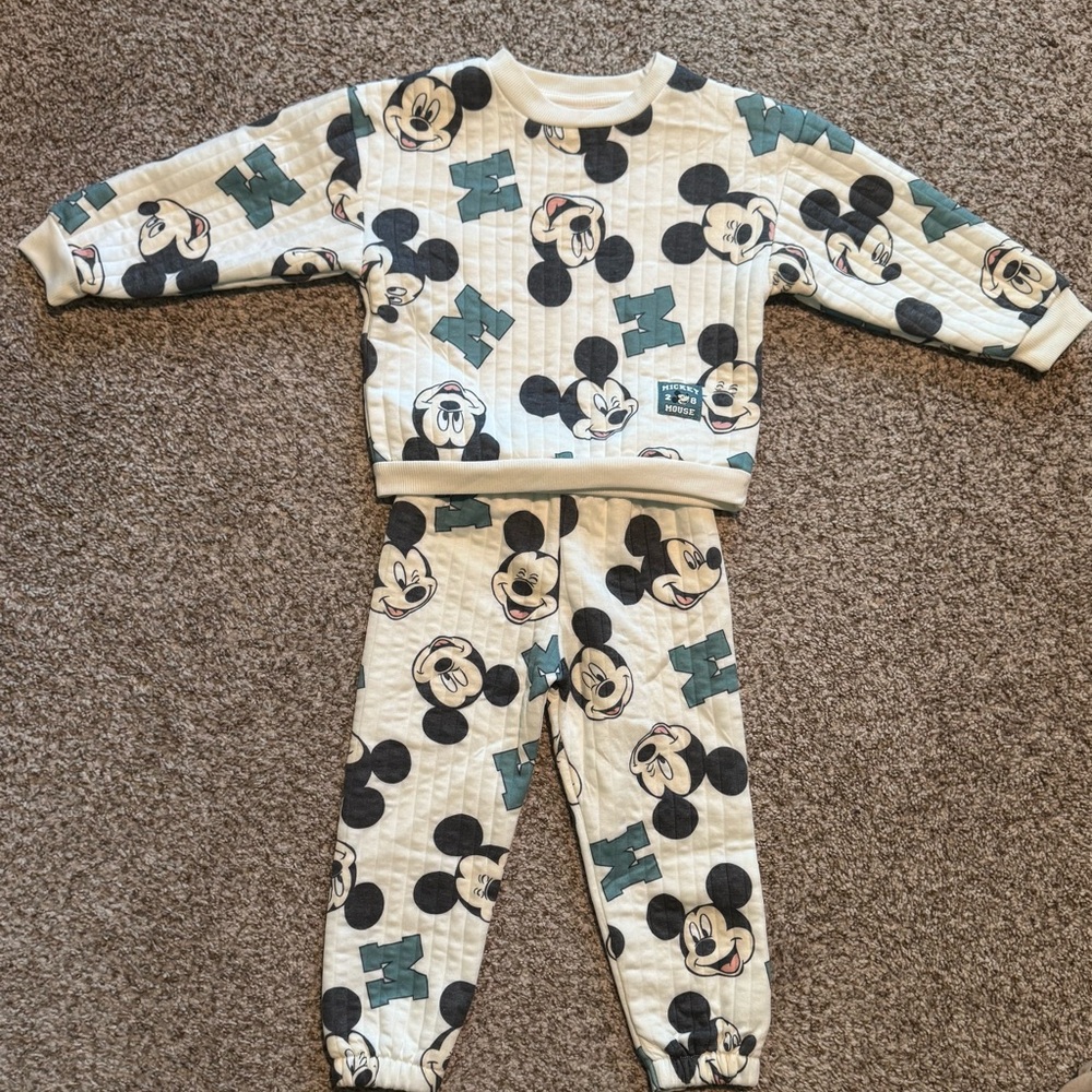 Mickey Mouse Kids 2 piece set size 4T